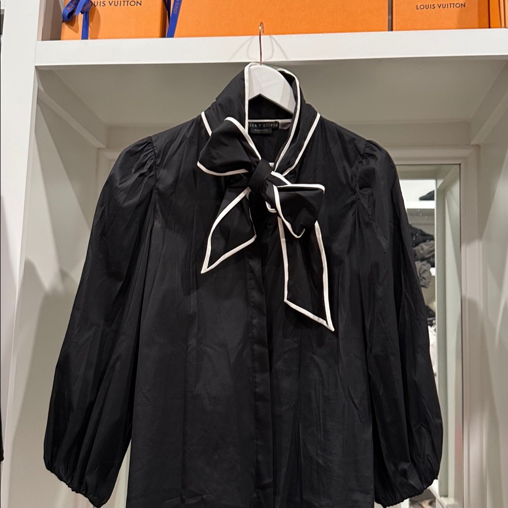 Alice +Olivia Lou Bow Tie Cotton Poplin Blouse, size S.